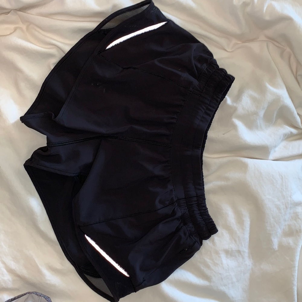 LULULEMON HOTTY HOT SHORTS 2”